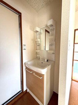 【独立洗面台】 | 第7高春荘 | 洗髪洗面化粧台で忙しい朝にも寝癖の付いた頭にも優しい☆お化粧するときにも大活躍です♪