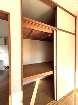 【収納】 | 第7高春荘 | 洋室6帖のお部屋にある収納スペースです！奥行きのある収納スペースで荷物の多い方も安心です☆