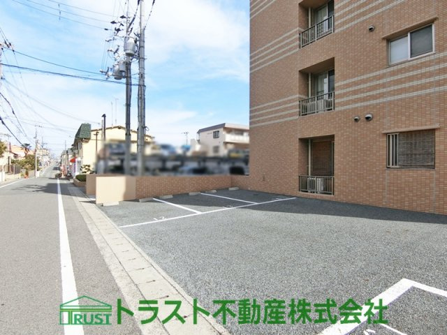ファーミンスペリオ魚住ヒルズの駐車場