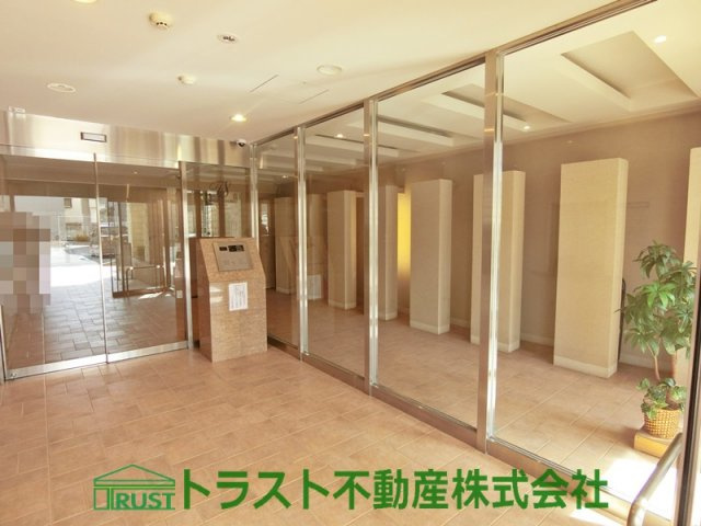 ファーミンスペリオ魚住ヒルズのエントランス