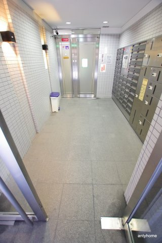 SHINE&SHINE55　仲介手数料無料のエントランス