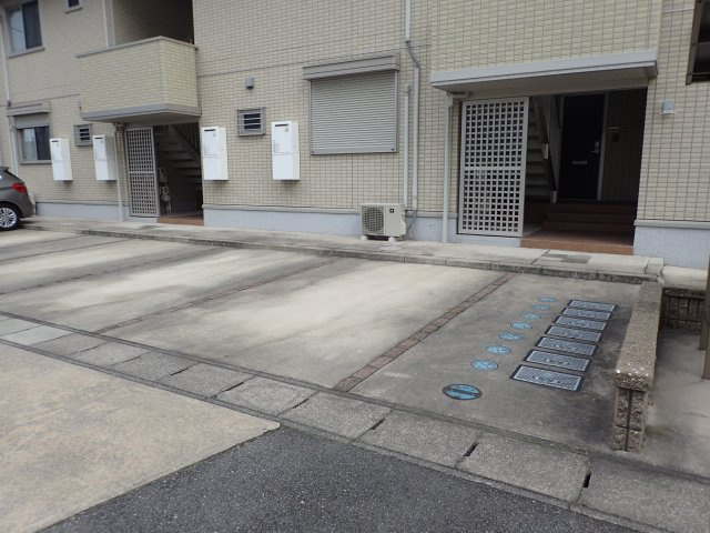 プリムローズの駐車場