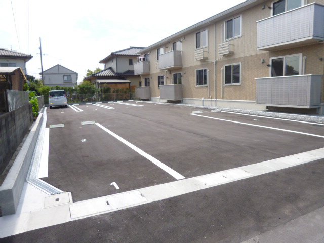 倉敷市連島町鶴新田のアパートの駐車場