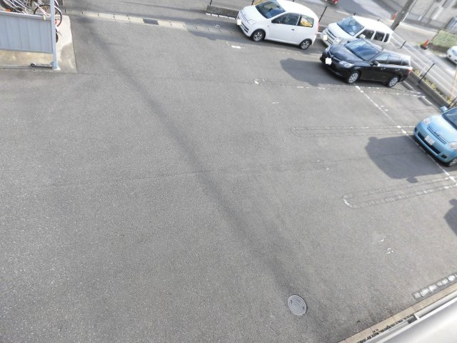 ハイツ功城の駐車場