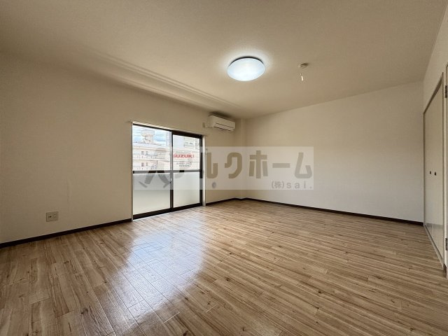 ソレアード1の居間・リビング|ソレアードⅠ（柏原市国分本町）　洋室