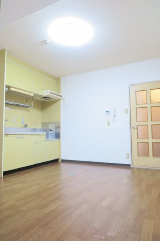北畠西清川ビルの居間・リビング