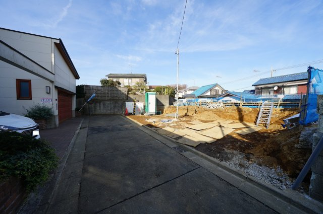 保土ヶ谷区上菅田町全2棟　新築戸建【成約】の前面道路含む現地写真