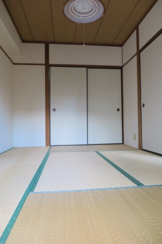 北畠西清川ビルの内装