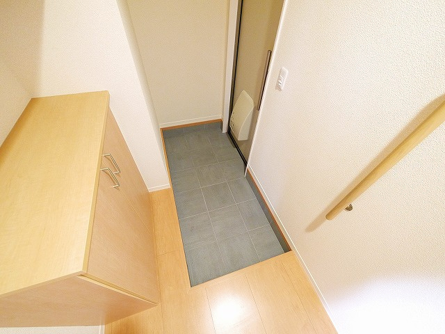 ボヌール　プレジオの玄関|広々とした洋室です