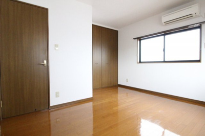 【洋室】 | 十日市メゾネット