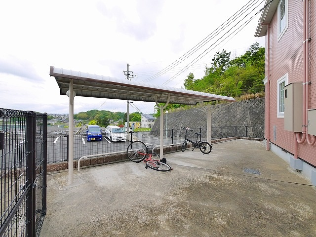 レフィナード富雄のその他共用部分|自転車置き場