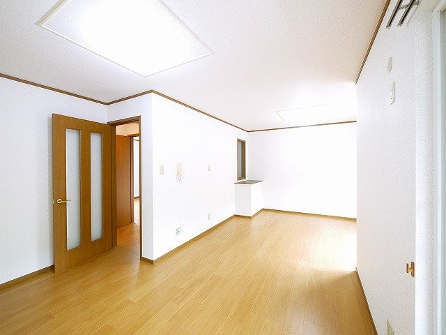 レフィナード富雄の居間・リビング|使いやすいリビングです