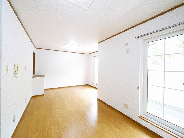 レフィナード富雄の居間・リビング|ゆったりとした居間です