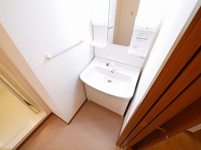 レフィナード富雄の洗面所|スペースが確保できる洗面所です