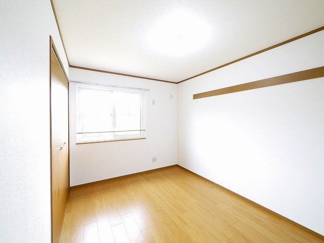 レフィナード富雄の洋室|ゆったりした洋室です