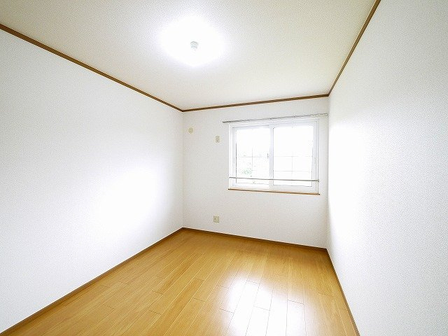 レフィナード富雄の寝室|スタンダードな洋室です