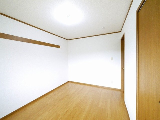 レフィナード富雄の洋室|コンパクトで使いやすい洋室です