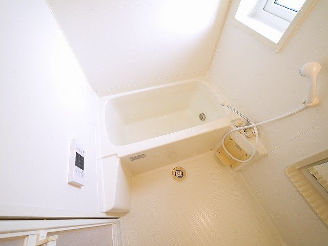 レフィナード富雄の浴室|ゆったり過ごせるお風呂です