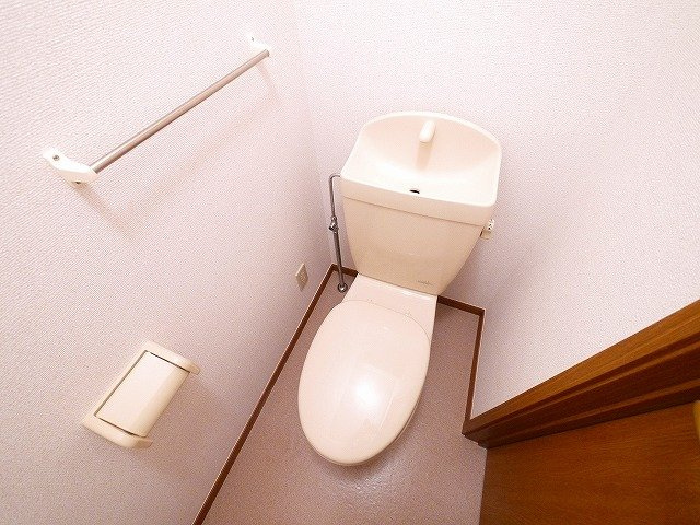 レフィナード富雄のトイレ|落ち着いたトイレです