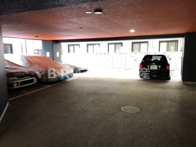 フォレステージ緑橋　BRAVI不動産の駐車場|【フォレステージ緑橋】駐車場があるので、車を買う予定の方も安心です