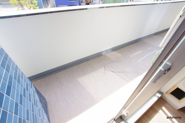 プレサンス大阪天満リバーシア　仲介手数料無料のバルコニー