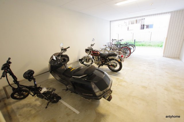 プレサンス大阪天満リバーシア　仲介手数料無料の駐車場