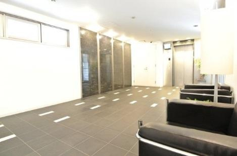 ミュプレ北浜　BRAVI不動産のロビー|【ミュプレ北浜】ゆとりのあるロビーです