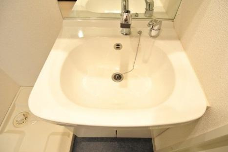 ミュプレ北浜　BRAVI不動産の独立洗面台|【ミュプレ北浜】独立洗面化粧台が付いています