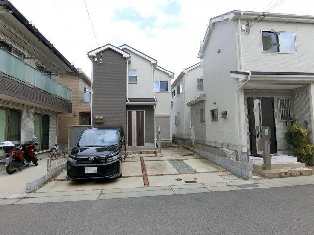 神戸市西区今寺　中古戸建の外観|カースペース２台駐車可能　外観も綺麗です