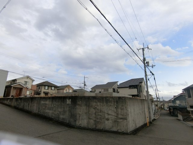 神戸市第18西区白水4号地　 新築戸建の前面道路含む現地写真|角敷地になりますので陽当たりいいです