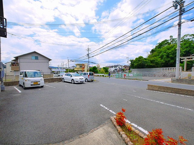 クレベールの駐車場|車をお持ちの方に嬉しい駐車場付きの物件です