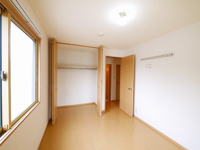 クレベールの寝室|広くて明るい寝室