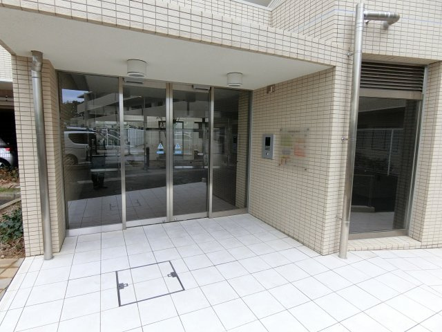 ビスタグランデ神戸星陵台C棟のエントランス