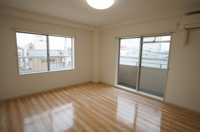 【洋室】 | マンションリーベ | 最上階角部屋