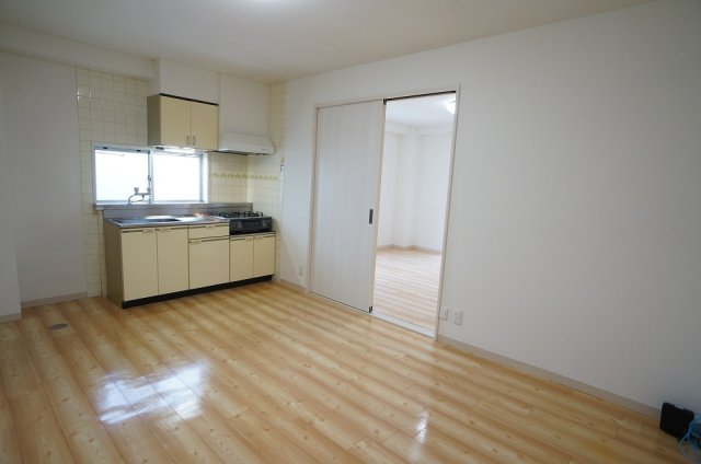 【居間・リビング】 | マンションリーベ | 広々ダイニングキッチン