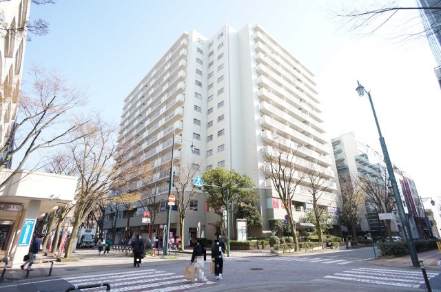 【外観】 | コープ野村万代 | ショッピングに便利な万代シティに立地