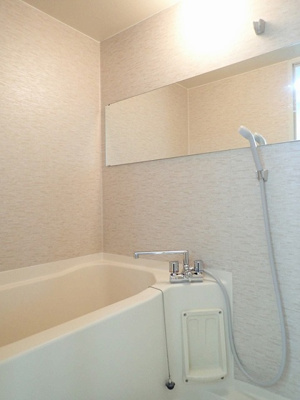 【浴室】 | リバーハイツ麻生 | 清潔感のある浴室です♪ゆったりお風呂に浸かって一日の疲れもすっきりリフレッシュできますね☆