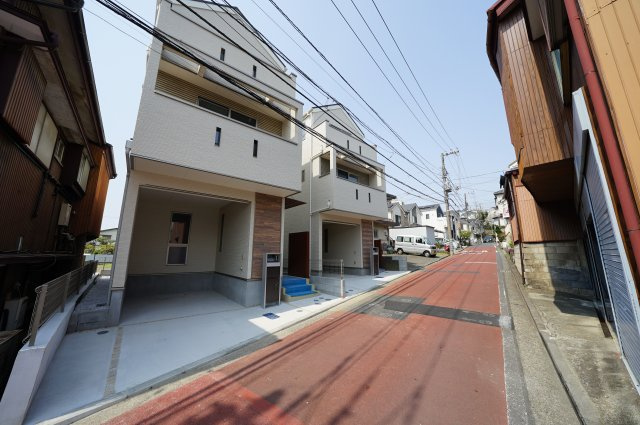 保土ヶ谷区法泉3丁目全2棟　新築戸建【成約】の前面道路含む現地写真