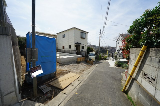 保土ヶ谷区霞台　新築戸建て【成約】の前面道路含む現地写真