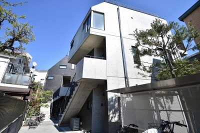 【外観】 | STEPS | 戸建て感覚を味わえるメゾネットタイプの2LDK！