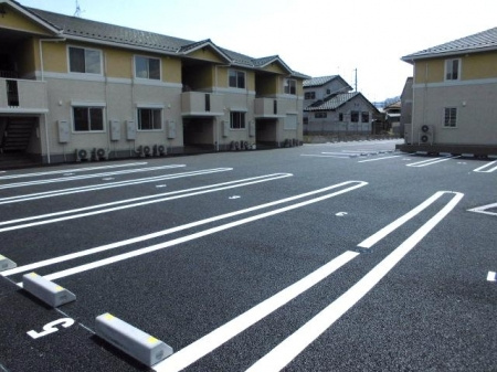 シャトーフェニックスⅡBの駐車場