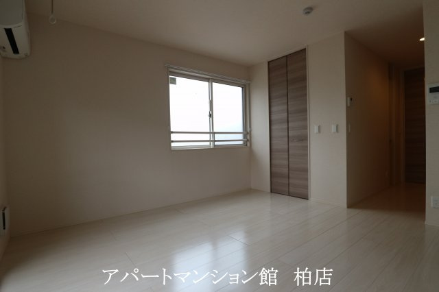 アスタリスクの洋室