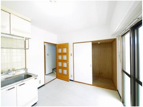 ロイヤルモアあやめ池の内装|内装は落ち着いています