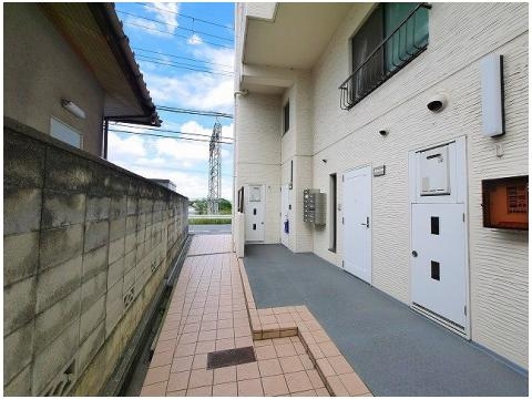 ロイヤルモアあやめ池の周辺|玄関回り