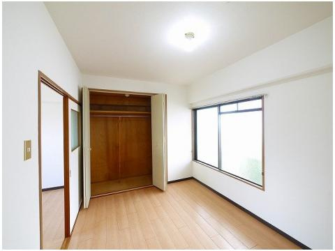 ロイヤルモアあやめ池の収納|便利な収納スペースです