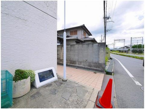 ロイヤルモアあやめ池のその他|建物入り口付近