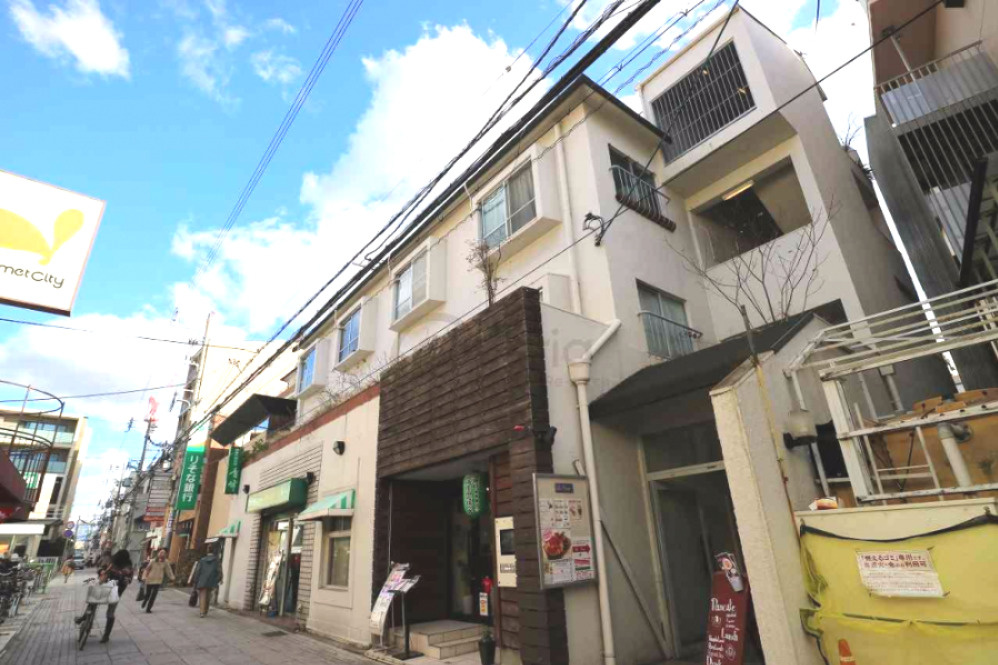 エール本山の外観