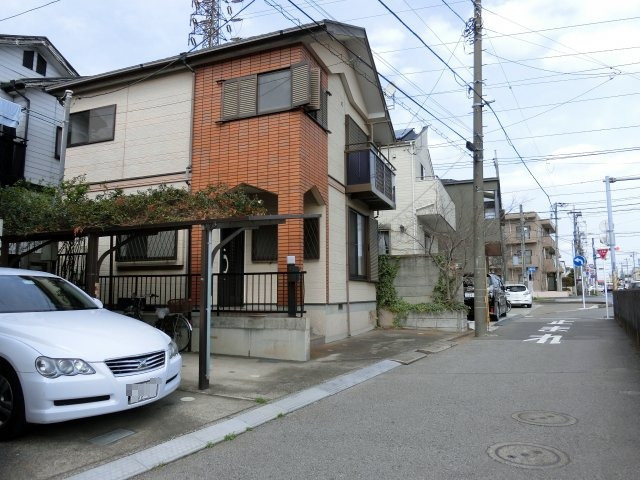花見川区浪花町　売地　１５．５ｍ公道面　建築条件なしの外観|花見川区浪花町　売地　古家あります。１５ｍ公道面