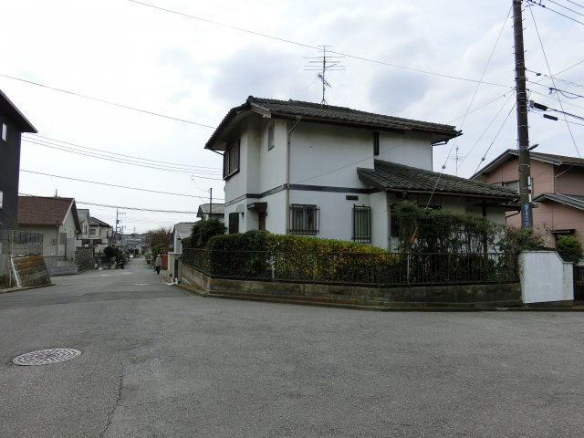 花見川区朝日ヶ丘５丁目　売地　約５５坪の整形地　建築条件なし　南東６ｍ公道×北東６ｍ公道　角地