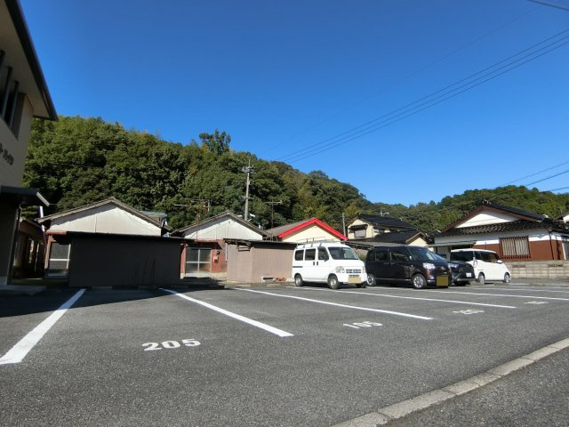 フォレスト　ハイツの駐車場